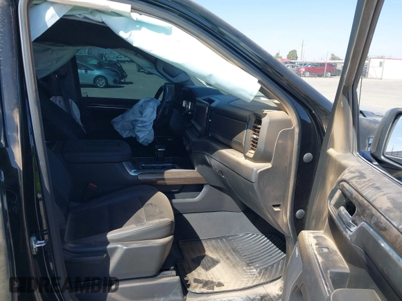 2022 Chevrolet Silverado 1500 RST with VIN 3GCUDEET8NG690038, listed as a IAAI auction lot 41825884 with 53,582 mi miles and . Bid and sale history available at DreamBid. Image 5.