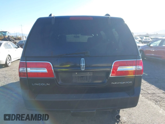 2007 Lincoln Navigator z VIN 5LMFU275X7LJ17484, wystawiony jako IAAI lot #41377997 z przebiegiem 159 418 mil mil oraz . Historia ofert i sprzedaży dostępna na DreamBid. Obrazek 16.