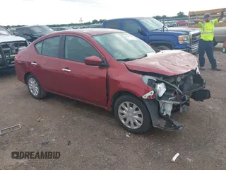 2017 Nissan Versa SV z VIN 3N1CN7AP2HK463994, wystawiony jako IAAI lot #42381723 z przebiegiem 133 760 mil mil oraz . Historia ofert i sprzedaży dostępna na DreamBid. Obrazek 1.