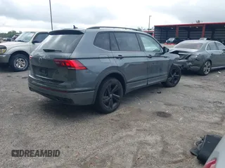 2023 Volkswagen Tiguan SE R-Line Black с VIN 3VVCB7AX1PM099075, выставлен на аукционе IAAI как лот 41600520 с пробегом 33 316 миль миль и . История ставок и продаж доступна на DreamBid. Изображение 4.