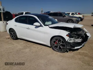 2021 Alfa Romeo Giulia Ti z VIN ZARFANBN0M7642850, wystawiony jako Copart lot #53498445 z przebiegiem Nie podano mil oraz Szkoda całkowita • Salvage title. Historia ofert i sprzedaży dostępna na DreamBid. Obrazek 4.