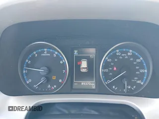 2018 Toyota RAV4 XLE z VIN 2T3WFREV1JW450514, wystawiony jako IAAI lot #42291018 z przebiegiem 89 370 mil mil oraz . Historia ofert i sprzedaży dostępna na DreamBid. Obrazek 7.
