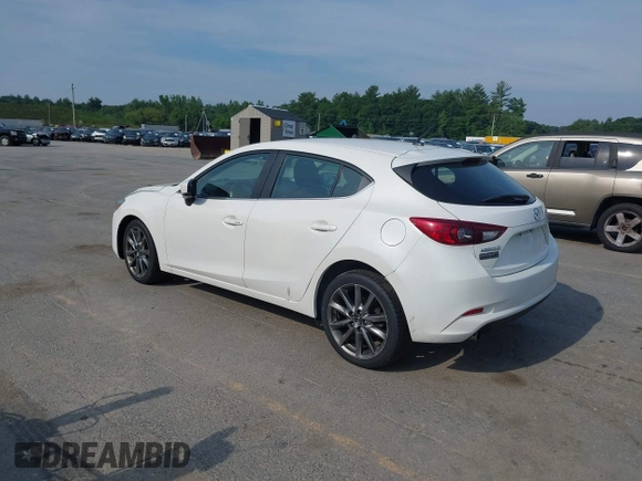 2018 Mazda 3 Touring z VIN 3MZBN1L35JM210093, wystawiony jako IAAI lot #39810891 z przebiegiem 110 052 mil mil oraz . Historia ofert i sprzedaży dostępna na DreamBid. Obrazek 3.