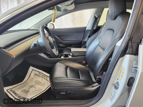 2020 Tesla Model 3 Long Range z VIN 5YJ3E1EB0LF636678, wystawiony jako IAAI lot #42575821 z przebiegiem 65 515 mil mil oraz . Historia ofert i sprzedaży dostępna na DreamBid. Obrazek 11.