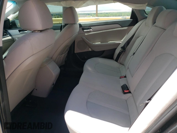2018 Hyundai Sonata SE z VIN 5NPE24AF2JH690798, wystawiony jako Copart lot #57510685 z przebiegiem 49 717 mil mil oraz Szkoda całkowita • Salvage title. Historia ofert i sprzedaży dostępna na DreamBid. Obrazek 10.