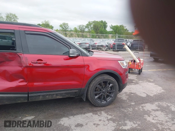 2019 Ford Explorer XLT z VIN 1FM5K8D80KGA41393, wystawiony jako IAAI lot #42287545 z przebiegiem 72 162 mil mil oraz . Historia ofert i sprzedaży dostępna na DreamBid. Obrazek 18.