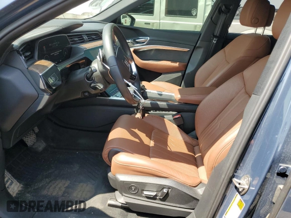 2021 Audi e-tron Sportback Prestige z VIN WA13ABGE6MB007966, wystawiony jako Copart lot #64278064 z przebiegiem 26 989 mil mil oraz Szkody całkowita. Historia ofert i sprzedaży dostępna na DreamBid. Obrazek 7.