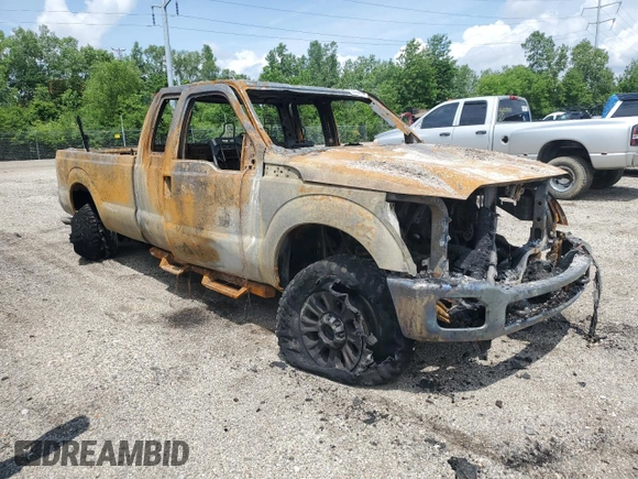 2011 Ford F-250 XL z VIN 1FT7X2B63BEA78382, wystawiony jako Copart lot #59082725 z przebiegiem Nie podano mil oraz Nie do naprawy • Non repairable. Historia ofert i sprzedaży dostępna na DreamBid. Obrazek 4.