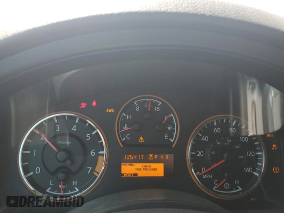 2012 Nissan Armada Platinum z VIN 5N1AA0NC8CN612390, wystawiony jako Copart lot #53537645 z przebiegiem 135 417 mil mil oraz Szkoda całkowita • Salvage title. Historia ofert i sprzedaży dostępna na DreamBid. Obrazek 9.
