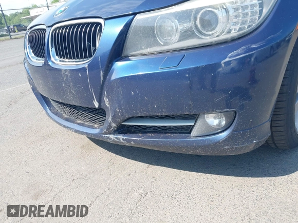 2011 BMW 3 Series 335i xDrive z VIN WBAPL5G53BNN22645, wystawiony jako IAAI lot #42505727 z przebiegiem 136 518 mil mil oraz . Historia ofert i sprzedaży dostępna na DreamBid. Obrazek 6.