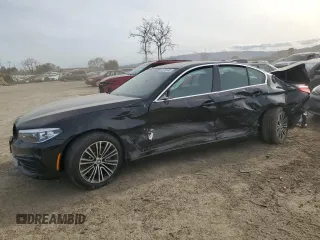 2020 BMW 5 Series 530i xDrive z VIN WBAJR7C05LCD20710, wystawiony jako Copart lot #45745945 z przebiegiem Nie podano mil oraz Szkoda całkowita • Salvage title. Historia ofert i sprzedaży dostępna na DreamBid. Obrazek 1.