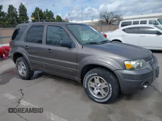 2005 Ford Escape Limited with VIN 1FMCU94195KC22522, listed as a IAAI auction lot 41901471 with 201,427 mi miles. Bid and sale history available at carsss.com. Image 1.