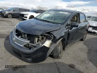 2008 Nissan Versa S z VIN 3N1BC11E48L404114, wystawiony jako Copart lot #51434915 z przebiegiem 195 116 mil mil oraz Szkoda całkowita • Salvage title. Historia ofert i sprzedaży dostępna na DreamBid. Obrazek 1.