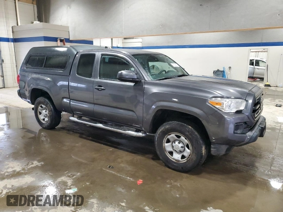 2018 Toyota Tacoma SR z VIN 5TFSX5EN1JX058679, wystawiony jako Copart lot #45236605 z przebiegiem 106 306 mil mil oraz Szkoda całkowita • Salvage title. Historia ofert i sprzedaży dostępna na DreamBid. Obrazek 4.