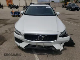 2020 Volvo V60 Momentum z VIN YV1102EK3L2359730, wystawiony jako Copart lot #57458344 z przebiegiem 20 251 mil mil oraz . Historia ofert i sprzedaży dostępna na DreamBid. Obrazek 5.