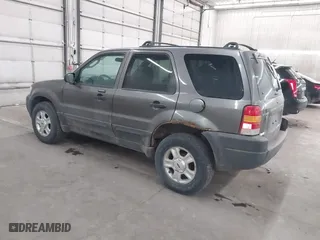 2004 Ford Escape XLT with VIN 1FMYU93174KA69760, listed as a IAAI auction lot 41725347 with 232,740 mi miles. Bid and sale history available at carsss.com. Image 3.