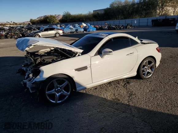 2013 Mercedes-Benz SLK 350 z VIN WDDPK5HA1DF055827, wystawiony jako Copart lot #79471224 z przebiegiem 44 959 mil mil oraz Szkoda całkowita • Salvage title. Historia ofert i sprzedaży dostępna na DreamBid. Obrazek 1.