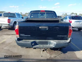 2015 Toyota Tacoma PreRunner z VIN 5TFJX4GN4FX039649, wystawiony jako IAAI lot #41240801 z przebiegiem 233 108 mil mil oraz . Historia ofert i sprzedaży dostępna na DreamBid. Obrazek 16.