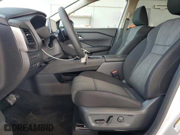 2025 Nissan Rogue SV with VIN 5N1BT3BA3SC826958, listed as a Copart auction lot 54581915 with 1,204 mi miles and Clean Title. Bid and sale history available at DreamBid. Image 7.