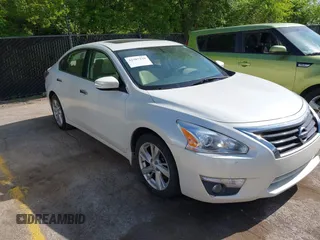 2015 Nissan Altima 2.5 S with VIN 1N4AL3AP0FC246780, listed as a IAAI auction lot 42207239 with 228,572 mi miles. Bid and sale history available at carsss.com. Image 1.