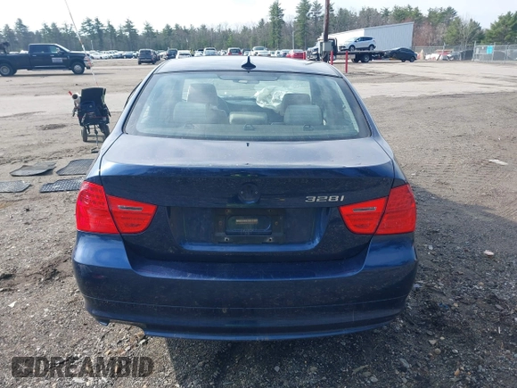 2011 BMW 3 Series 328i xDrive with VIN WBAPK5G52BNN25068, listed as a IAAI auction lot 42033139 with 168,055 mi miles. Bid and sale history available at carsss.com. Image 17.