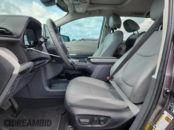 2023 Toyota Sienna XLE с VIN 5TDYRKEC6PS147342, выставлен на аукционе Copart как лот 58833745 с пробегом 20 299 миль миль и Списание • Salvage title. История ставок и продаж доступна на DreamBid. Изображение 7.