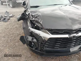 2020 Chevrolet Blazer RS z VIN 3GNKBERS4LS647266, wystawiony jako IAAI lot #41830369 z przebiegiem 79 098 mil mil oraz . Historia ofert i sprzedaży dostępna na DreamBid. Obrazek 17.