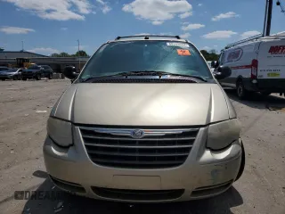 2005 Chrysler Town & Country Touring with VIN 2C8GP54L35R523262, listed as a Copart auction lot 68289354 with 221,475 mi miles and Clean Title. Bid and sale history available at DreamBid. Image 5.