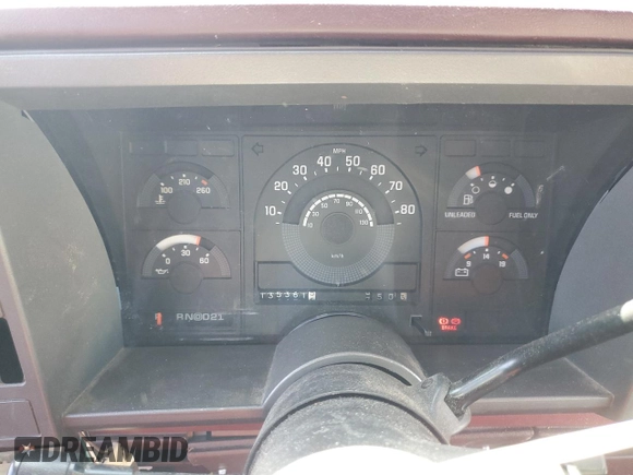 1991 GMC Sierra 1500 z VIN 2GTEK19K2M1543239, wystawiony jako Copart lot #51680075 z przebiegiem 135 361 mil mil oraz Czysty tytuł • Clean title. Historia ofert i sprzedaży dostępna na DreamBid. Obrazek 9.
