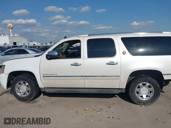 2010 Chevrolet Suburban LTZ with VIN 1GNUCKE06AR277074, listed as a IAAI auction lot 41828184 with 260,839 mi miles. Bid and sale history available at carsss.com. Image 15.