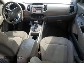 2011 Kia Sportage LX z VIN KNDPB3A20B7062731, wystawiony jako Copart lot #52949695 z przebiegiem 242 639 mil mil oraz Szkoda całkowita • Salvage title. Historia ofert i sprzedaży dostępna na DreamBid. Obrazek 8.