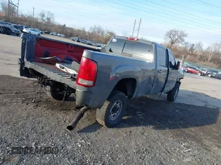 2008 GMC Sierra 3500HD SRW SLT z VIN 1GTHK33698F206358, wystawiony jako IAAI lot #41395304 z przebiegiem 280 645 mil mil oraz . Historia ofert i sprzedaży dostępna na DreamBid. Obrazek 4.