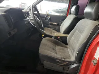 1993 Nissan Frontier z VIN 1N6SD16S1PC305038, wystawiony jako Copart lot #81405854 z przebiegiem 316 582 mil mil oraz Szkoda całkowita • Salvage title. Historia ofert i sprzedaży dostępna na DreamBid. Obrazek 7.