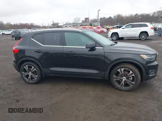 2021 Volvo XC40 Inscription z VIN YV4162UL2M2457905, wystawiony jako IAAI lot #42017891 z przebiegiem 48 424 mil mil oraz . Historia ofert i sprzedaży dostępna na DreamBid. Obrazek 13.