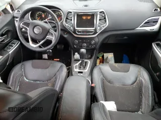 2018 Jeep Cherokee Latitude Plus with VIN 1C4PJLLB7JD584059, listed as a Copart auction lot 43655725 with 30,318 mi miles and Salvage Title. Bid and sale history available at DreamBid. Image 8.