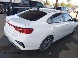 2021 Kia Forte LXS z VIN 3KPF24AD8ME355556, wystawiony jako IAAI lot #42555807 z przebiegiem 29 462 mil mil oraz . Historia ofert i sprzedaży dostępna na DreamBid. Obrazek 4.