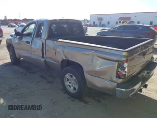 2006 Dodge Dakota SLT with VIN 1D7HE42K16S666071, listed as a IAAI auction lot 41676231 with 129,977 mi miles and . Bid and sale history available at carsss.com. Image 3.