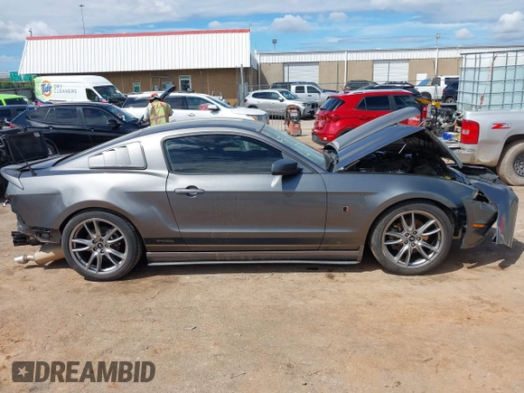 2013 Ford Mustang V6 с VIN 1ZVBP8AM7D5262785, выставлен на аукционе IAAI как лот 42198749 с пробегом 95 513 миль миль и . История ставок и продаж доступна на DreamBid. Изображение 13.