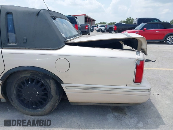 1997 Lincoln Town Car Cartier with VIN 1LNLM83W8VY627663, listed as a IAAI auction lot 42392454 with 209,440 mi miles and . Bid and sale history available at DreamBid. Image 14.