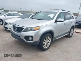 2011 Kia Sorento EX with VIN 5XYKU4A17BG185527, listed as a IAAI auction lot 41881550 with 82,948 mi miles. Bid and sale history available at carsss.com. Image 2.