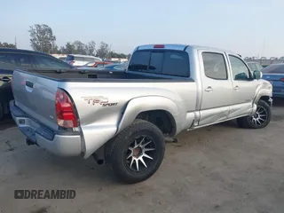 2006 Toyota Tacoma z VIN 3TMMU52N56M003428, wystawiony jako IAAI lot #41473266 z przebiegiem 227 547 mil mil oraz . Historia ofert i sprzedaży dostępna na DreamBid. Obrazek 4.