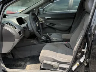 2008 Honda Civic LX z VIN 2HGFA16598H328610, wystawiony jako Copart lot #59426675 z przebiegiem 177 397 mil mil oraz Czysty tytuł • Clean title. Historia ofert i sprzedaży dostępna na DreamBid. Obrazek 7.