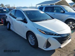 2020 Toyota Prius LE z VIN JTDKARFP5L3145861, wystawiony jako IAAI lot #41808638 z przebiegiem 83 362 mil mil oraz . Historia ofert i sprzedaży dostępna na DreamBid. Obrazek 1.