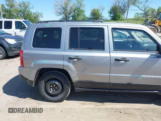 2016 Jeep Patriot Latitude with VIN 1C4NJPFA1GD612920, listed as a IAAI auction lot 42274901 with 187,559 mi miles and . Bid and sale history available at DreamBid. Image 6.