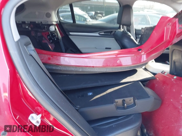 2019 Alfa Romeo Stelvio z VIN ZASPAKAN9K7C49108, wystawiony jako IAAI lot #41365234 z przebiegiem 53 196 mil mil oraz . Historia ofert i sprzedaży dostępna na DreamBid. Obrazek 8.