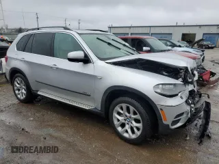 2013 BMW X5 xDrive35i z VIN 5UXZV4C54D0E10167, wystawiony jako Copart lot #86497414 z przebiegiem 95 519 mil mil oraz Szkody całkowita. Historia ofert i sprzedaży dostępna na DreamBid. Obrazek 4.