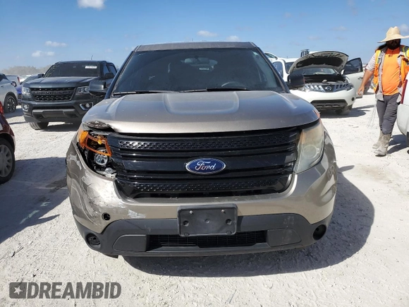 2014 Ford Utility Police Interceptor with VIN 1FM5K8AR8EGB43915, listed as a Copart auction lot 73927404 with 0 mi miles and Non Repairable. Bid and sale history available at carsss.com. Image 5.