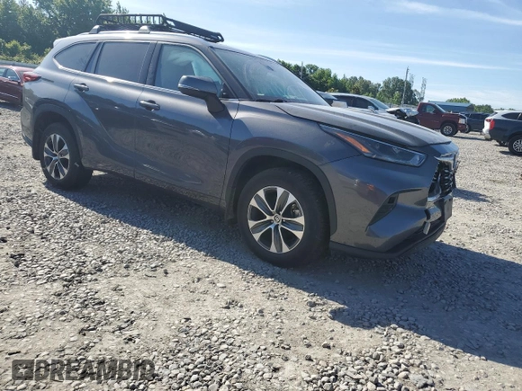 2021 Toyota Highlander XLE z VIN 5TDGZRBH5MS529734, wystawiony jako Copart lot #57189315 z przebiegiem 117 913 mil mil oraz Szkoda całkowita • Salvage title. Historia ofert i sprzedaży dostępna na DreamBid. Obrazek 4.