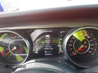 2018 Jeep Wrangler Unlimited Sport z VIN 1C4HJXDG9JW227864, wystawiony jako IAAI lot #42504877 z przebiegiem 53 378 mil mil oraz . Historia ofert i sprzedaży dostępna na DreamBid. Obrazek 7.