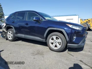 2019 Toyota RAV4 XLE with VIN JTMW1RFV8KD012701, listed as a Copart auction lot 54642105 with 25,747 mi miles and Salvage Title. Bid and sale history available at carsss.com. Image 4.